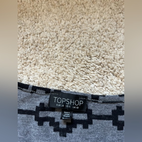 Top Shop: short sleeve tops - Picture 2 of 2